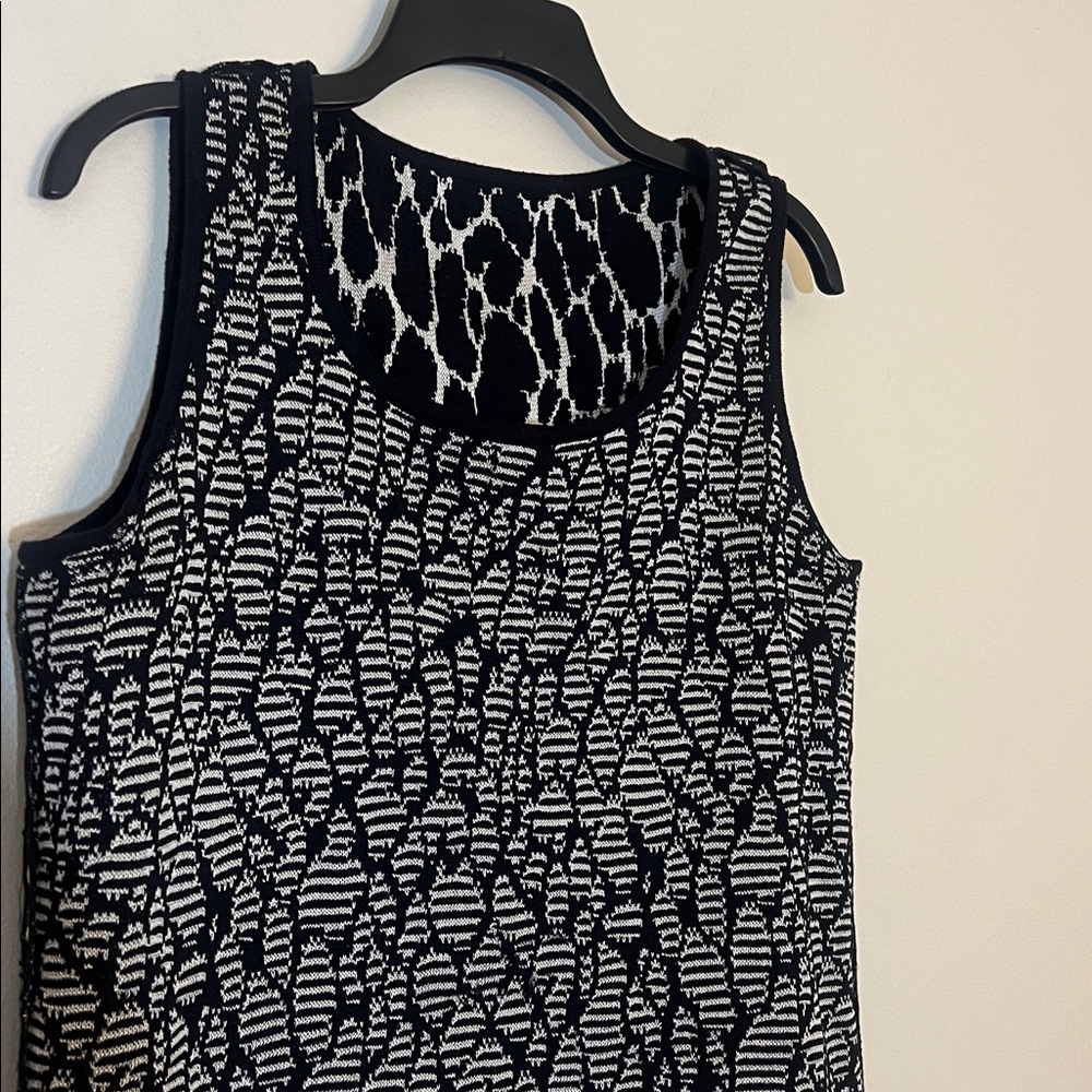 St. John Black & White Reversible Animal Print Tank Top Medium - Picture 6 of 6